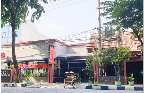 Bojonegoro Hotel | RedDoorz near Bojonegoro Train Station