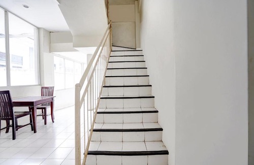 Surabaya Hotel | RedDoorz Plus near Galaxy Mall