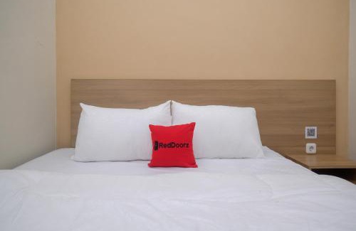 Surakarta Hotel | RedDoorz Plus near UMS Solo 2
