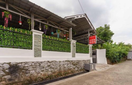 Bekasi Hotel | RedDoorz Syariah near Exit Toll Jatiwarna 2