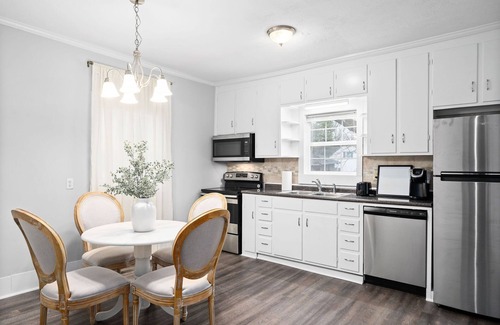 Clarksville House | Redesigned Historic Gem Downtown Luxury by APSU & Ft. Campbell