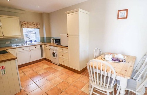 Newton Grange Apartment | Redhurst Cottage - 2 bedroom (sleeps 4)