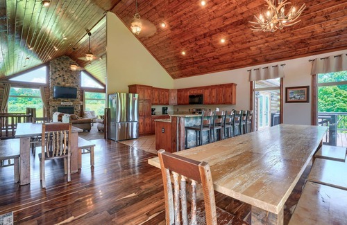 Rockbridge Cabin | Reduced 50% remaining dates in January and February 2025! 8 br, 4 ba lodge!