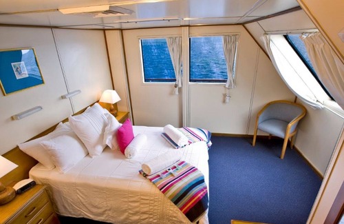 Cairns Central Business District Boat Rental | Reef Encounter