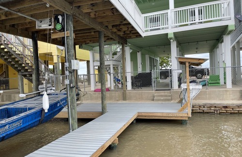 Elmaton House | “Reeling Em Inn” waterfront home on the Colorado River. Boat slip included.