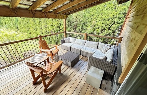 Swansea Point Cabin | Reenie’s Rustic Retreat - Walking distance to beach, Pet friendly!