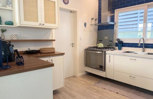 Juquehy House | Refúgio em Juquehy no centro a poucos metros do mar com piscina privativa aquecida