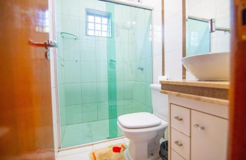 Setor Lagoa Quente House | Refúgio Incrível: Área Verde, Piscina e 4 Quartos