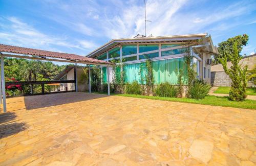 Setor Lagoa Quente House | Refúgio Incrível: Área Verde, Piscina e 4 Quartos