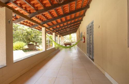 Setor Lagoa Quente House | Refúgio Incrível: Área Verde, Piscina e 4 Quartos