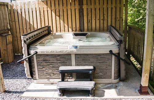 Carlisle Cabin | Reflections sleeps 2 with hot tub close to Scottish Borders and Hadrian's Wall