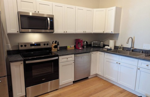 Downtown Apartment | REFRESH: 3BR Apt | New Kitchen! | Downtown