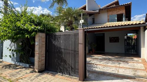 Peruibe House | Refugio Completo Piscina Privativa, Ar-Condicionado em Todos os Espaços Churrasqueira, Jardim e Enxoval Incluso 200m da Praia