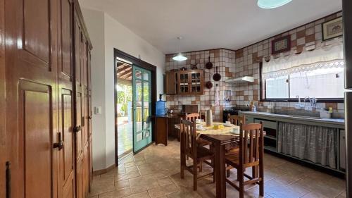 Peruibe House | Refugio Completo Piscina Privativa, Ar-Condicionado em Todos os Espaços Churrasqueira, Jardim e Enxoval Incluso 200m da Praia