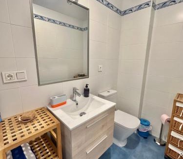 Calahonda Apartment | Refugio Costero Tu Hogar vistas al Mar con Parking