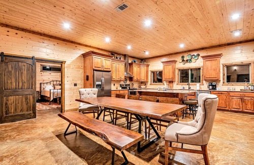Golden Cabin | REGAL EAGLE Soars High on Luxury w/7 Private Bedroom Suites & Baths- Sleeps 22!