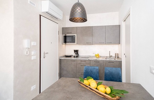 Old Town Apartment | Regarda - Baur Suite 2, design apartment in the centre of Bardolino