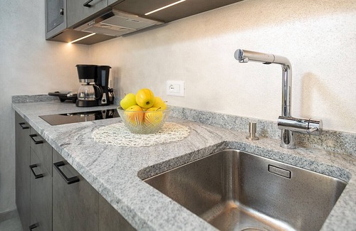 Old Town Apartment | Regarda - Baur Suite 2, design apartment in the centre of Bardolino