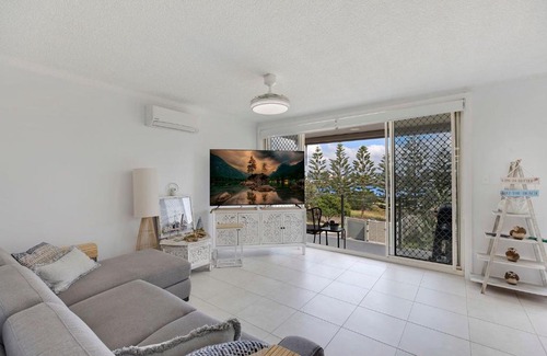 The Entrance North Apartment | Regency Court 3