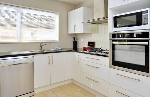 Riccarton House | Regents 94B-Regents Villa B - Spacious stylish home
