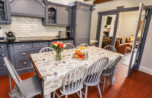 Reighton Cottage | REIGHTON HOUSE, pet friendly, with open fire in Filey