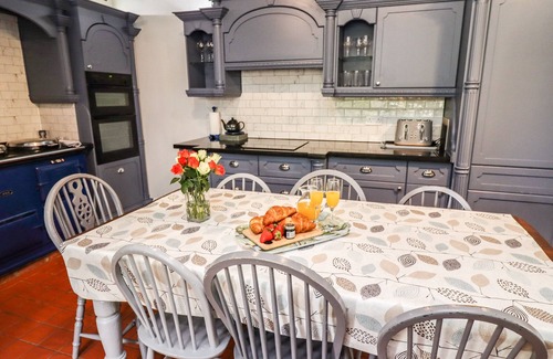 Reighton Cottage | REIGHTON HOUSE, pet friendly, with open fire in Filey