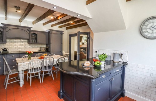 Reighton Cottage | REIGHTON HOUSE, pet friendly, with open fire in Filey