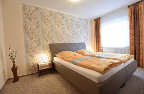 Satow Apartment | Reihenferienhaus mit Kamin und Terrasse im Ostseeland OFC 11