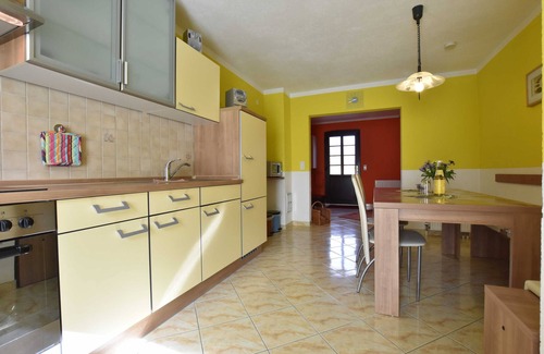 Satow Apartment | Reihenferienhaus mit Kamin und Terrasse im Ostseeland OFC 11 - 3- Raum Ferienhaus mit Terrasse und