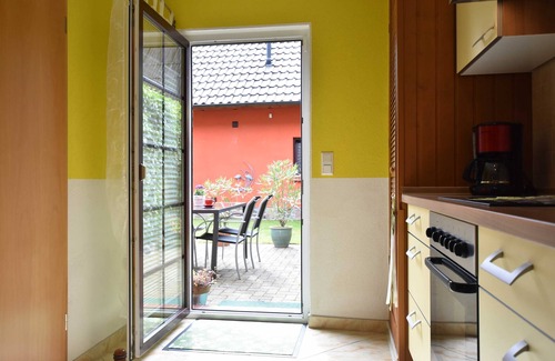 Satow Apartment | Reihenferienhaus mit Kamin und Terrasse im Ostseeland OFC 11 - 3- Raum Ferienhaus mit Terrasse und