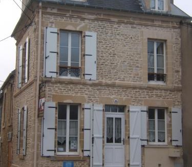 Saint-Regnobert-de-la-Cote-de-Nacre Bed & Breakfast | Relais du Cap romain