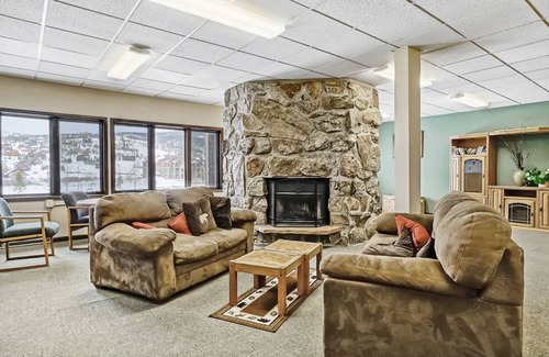 Granby Condo | Relax, Adventure, Views, Amenities +Memories (King)