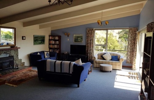 Ngakuta Bay House | Relax and Enjoy - Waterfront Bach in Ngakuta Bay