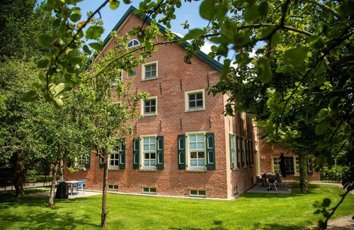 Upleward Apartment | "Relax and feel good: Historic vacation apartment near the North Sea"