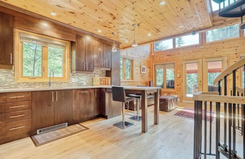 Val-des-Monts Cottage | Relax and Rejuvenate at Kamanik Guest House near Ottawa