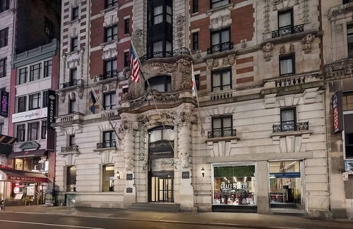 Koreatown Hotel | Relax and Unwind! 2 Convenient Units, Pets Allowed, Steps Away from Times Square