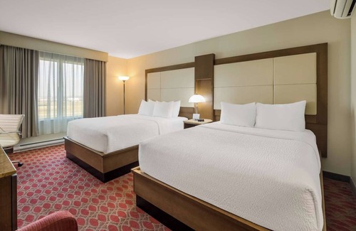 Calgary Hotel | Relax and Unwind in Affordable Room with Swimming Pool and Free Shuttle