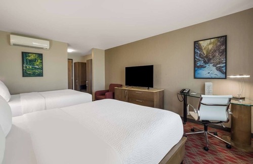 Calgary Hotel | Relax and Unwind in Affordable Room with Swimming Pool and Free Shuttle
