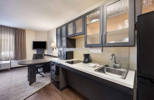 Plano Resort | Relax and Unwind in Style! Pet-friendly Property, Fully-equipped Kitchen!