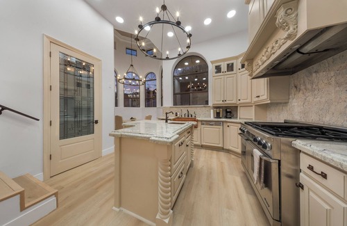 Fountain Hills House | Relax and unwind at this spacious Fountain Hills retreat with stunning views from the beautiful patio, perfect for families or groups. Enjoy peaceful mornings, scenic sunsets, and easy access to everything Fountain Hills has to offer.