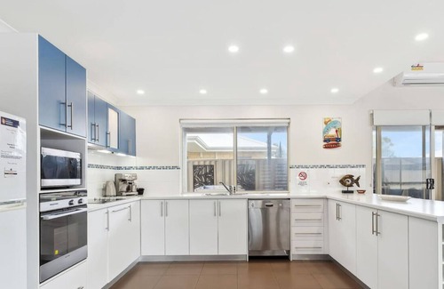 Falcon House | Relax at Falcon By The Bay