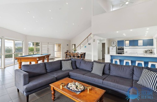 Falcon House | Relax at Falcon By The Bay