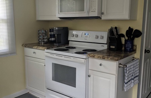 Erie Cottage | Relax at Moon Dogs Getaway!