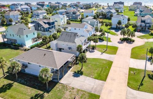 Pirates Beach House | Relax at our Beach Haven - Pet Friendly