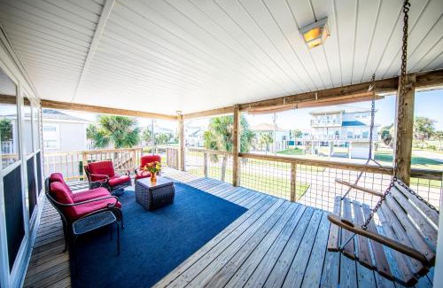 Pirates Beach House | Relax at our Beach Haven - Pet Friendly