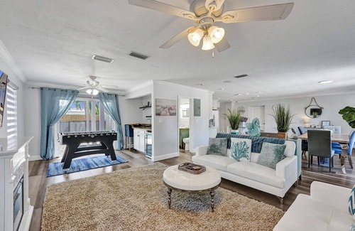 Deerfield Beach House | Relax at the Blue Wave Beach Home! Heated Pool!