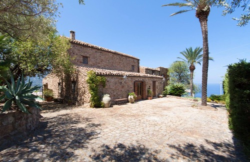 Sant'Ambrogio Villa | Relax at the Swimming Pool by Wonderful Italy
