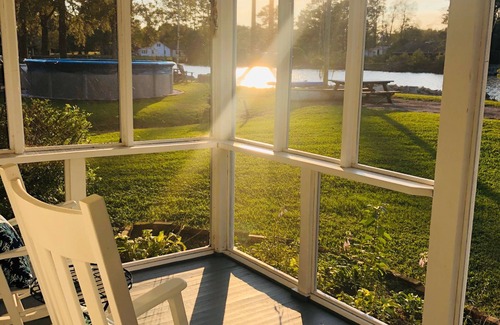 Coinjock House | Relax at this beautiful Historic Intracoastal Waterlily Cottage + Game Room