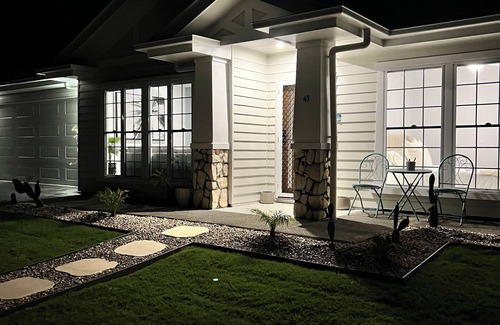 Bargara House | Relax at this Hampton style Beach House 3 min drive to the centre of everything.