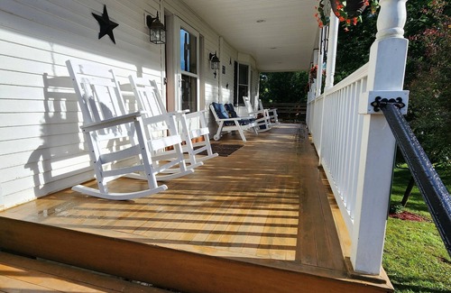 Crystal Beach House | Relax by "The Water's Edge" & enjoy amazing views and year round fun! 3BR/2.5BA